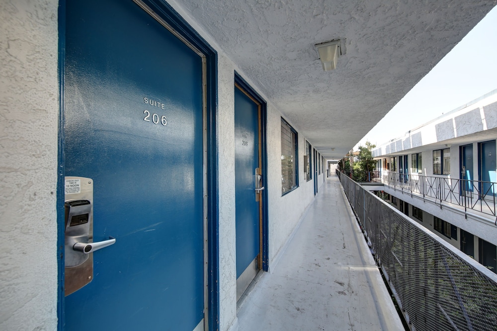 Tradewinds All Suite LAX image