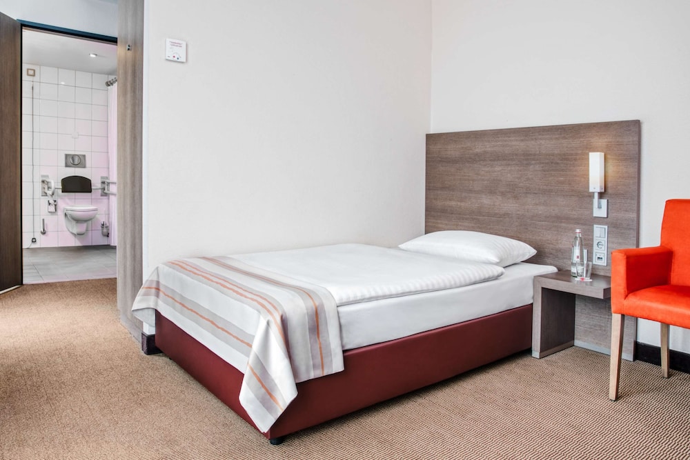 Intercityhotel Dresden 9/59