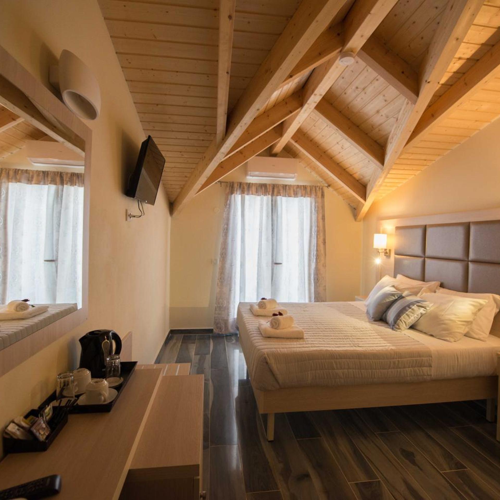 DOUBLE ROOM DELUXE