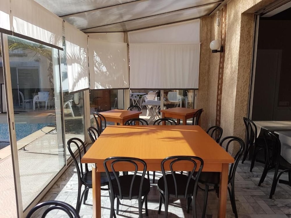 Adonis Arc Hotel Aix 59/68