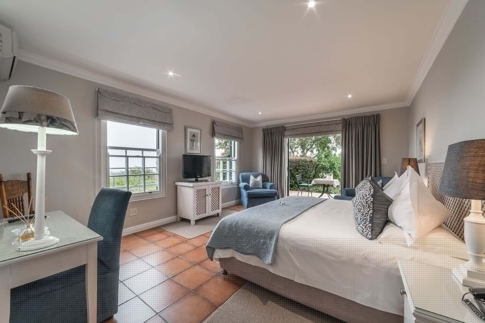 LUXURY, DOUBLE BED