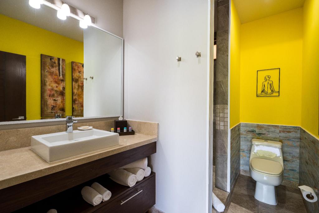 1 Bedroom, Beach Floor، Resorts By Pinnacle 220 2/2
