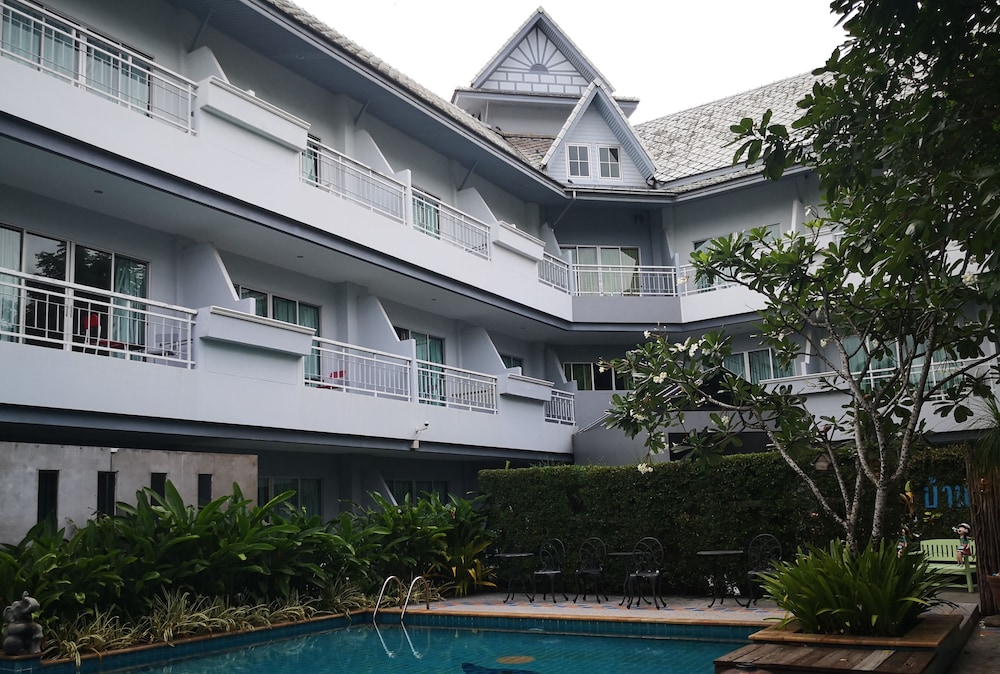 Baan Suksiri Hotel 3/36