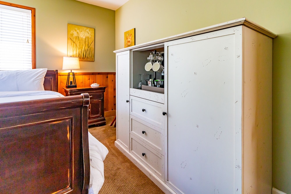 J Patrick House Bed And Breakfast Inn 10/65