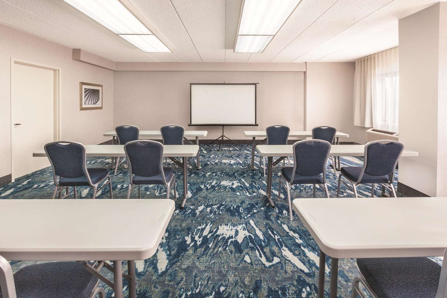 La Quinta Inn & Suites by Wyndham Philadelphia Airport 36/49