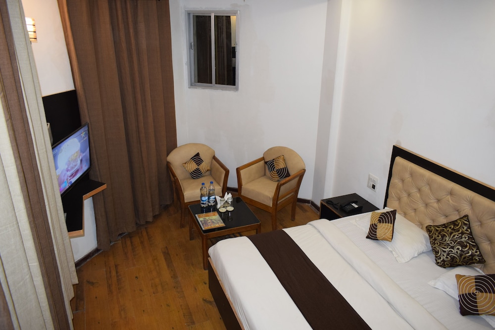 Oyo 12944 Hotel Crystal Palace 7/22
