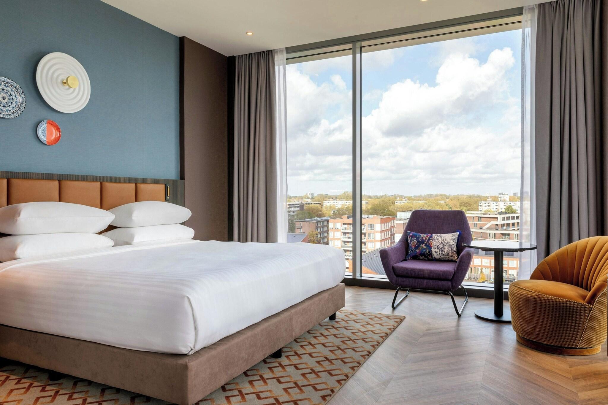 1 BEDROOM, JUNIOR SUITE, KING BED
