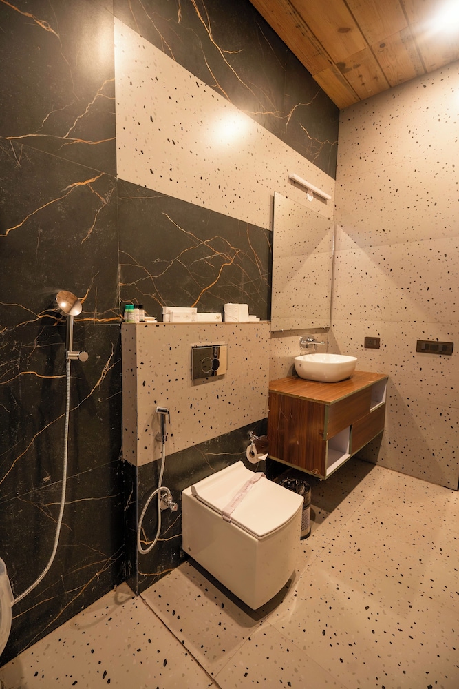 LA PERLE RIVER RESORTS 50/50