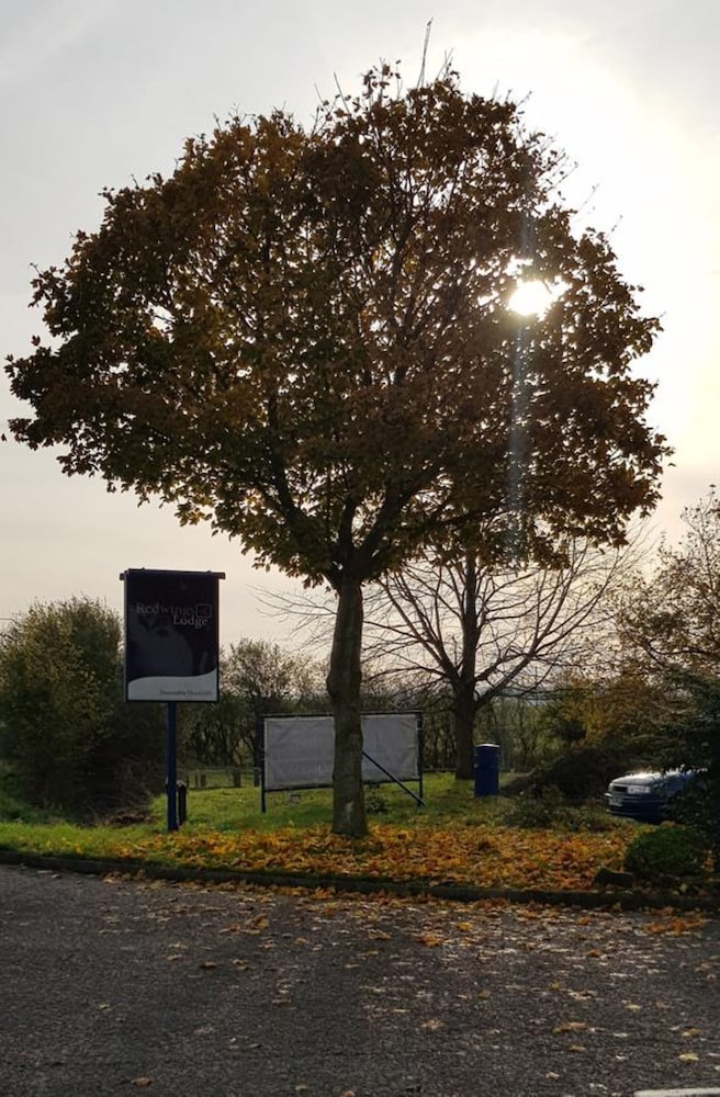 Redwings Lodge Dunstable 30/33