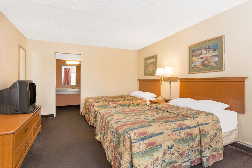 BASIC, 2 DOUBLE BEDS