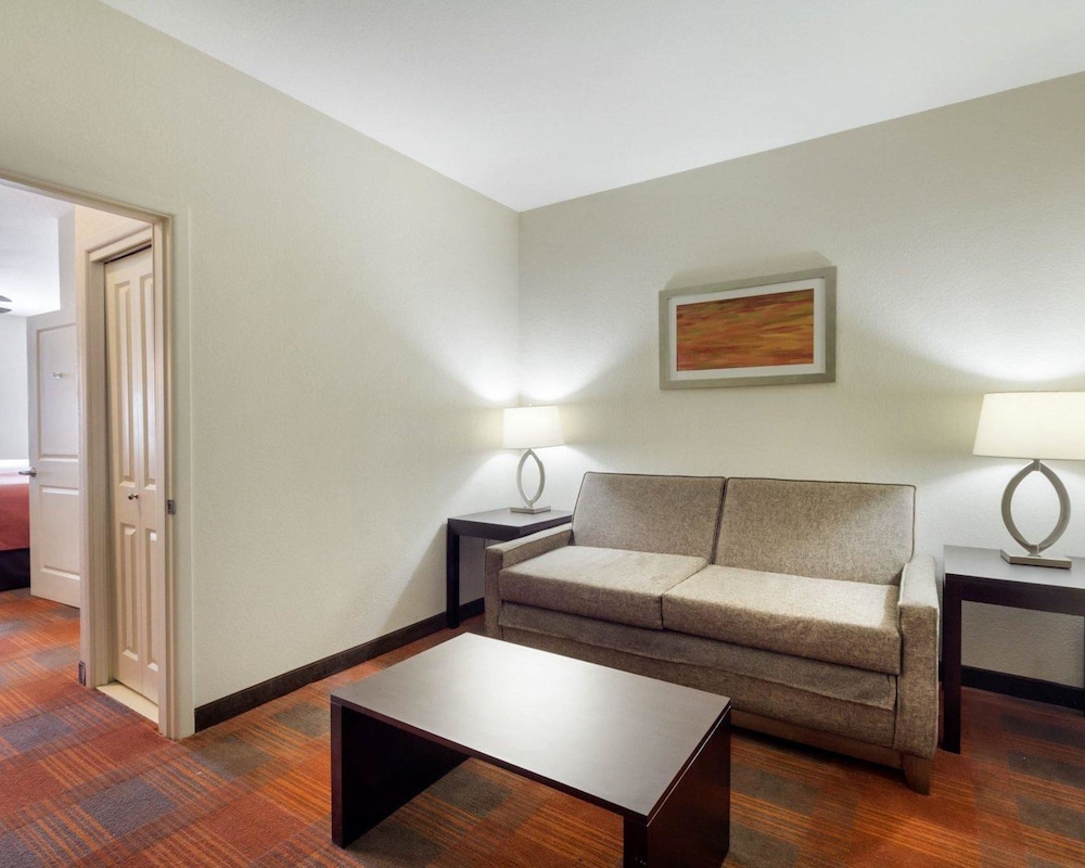 Quality Inn and Suites Victoria East 25/38