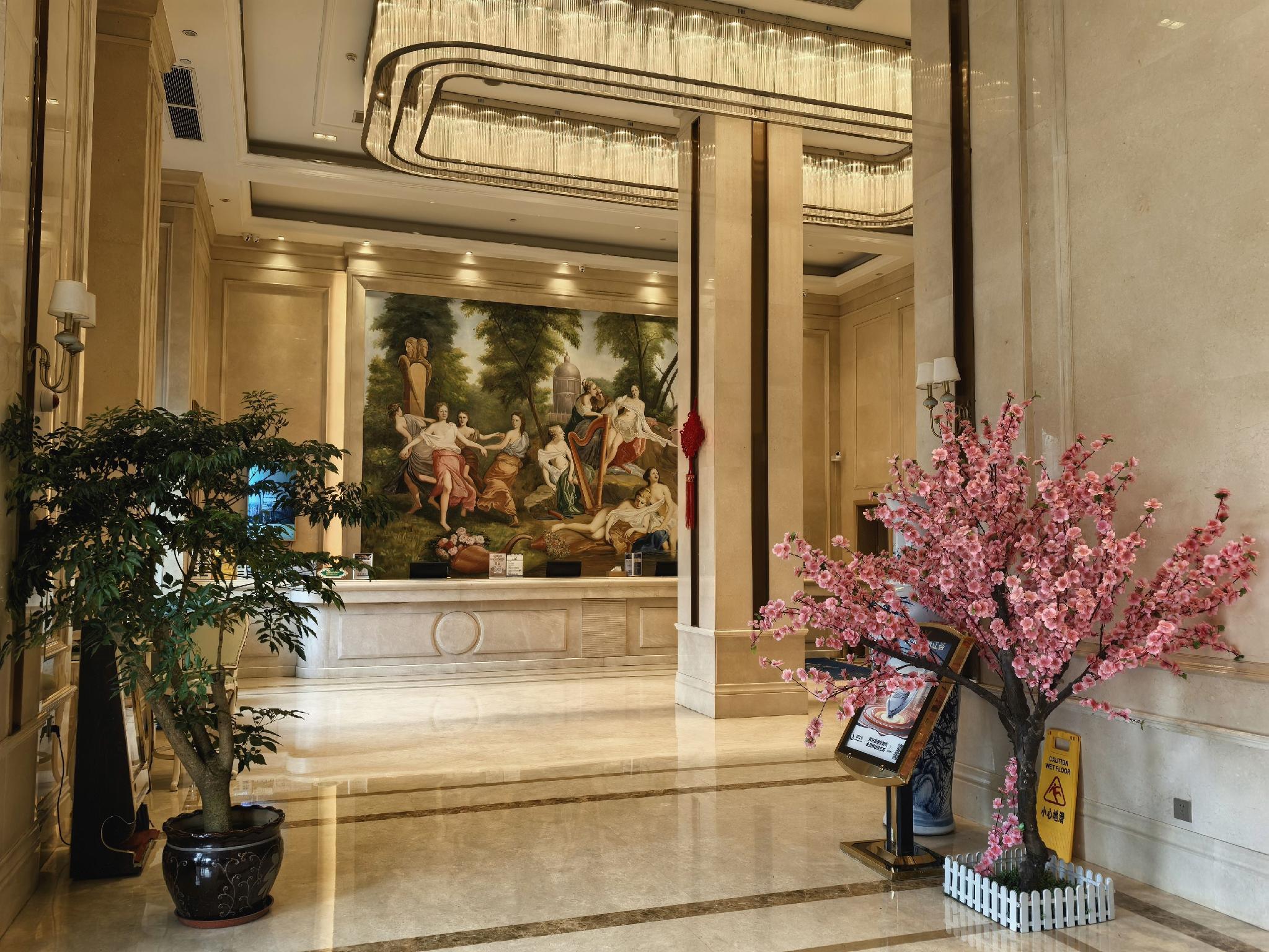 Vienna International Hotel (Chengdu Exhibition Center Zhonghe Metro Station) 4/37