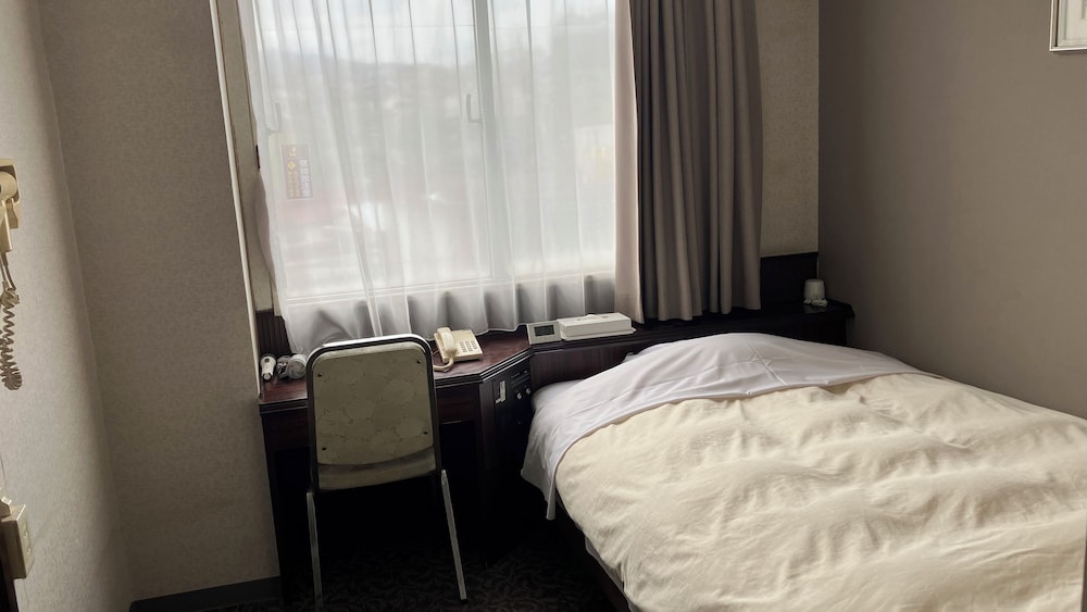 Hotel Crown Hills Miyoshi 11/40