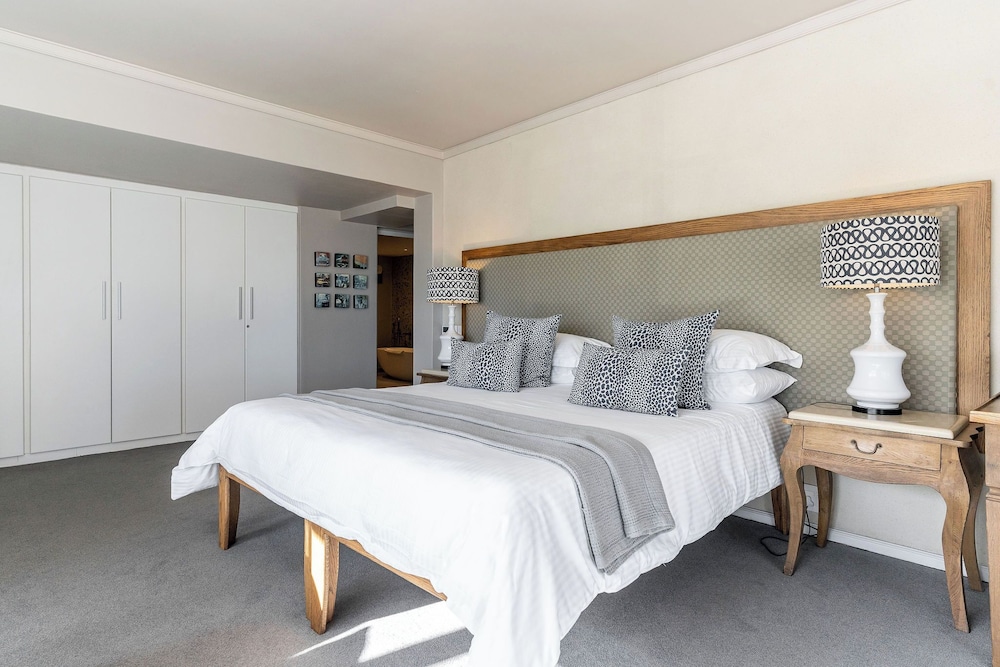 Mountain, Suite, King Bed, Sea and Mountain View