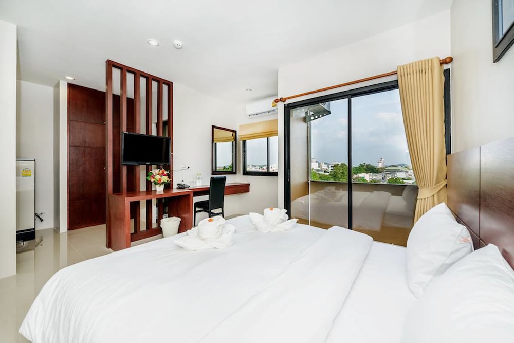 The Topaz Residence 21/40
