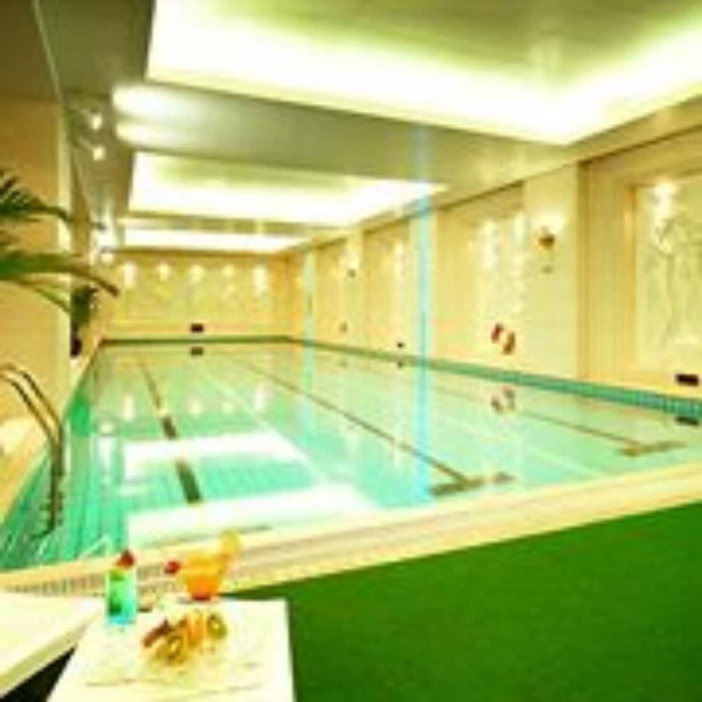 Xinhai Jinjiang Hotel 18/45