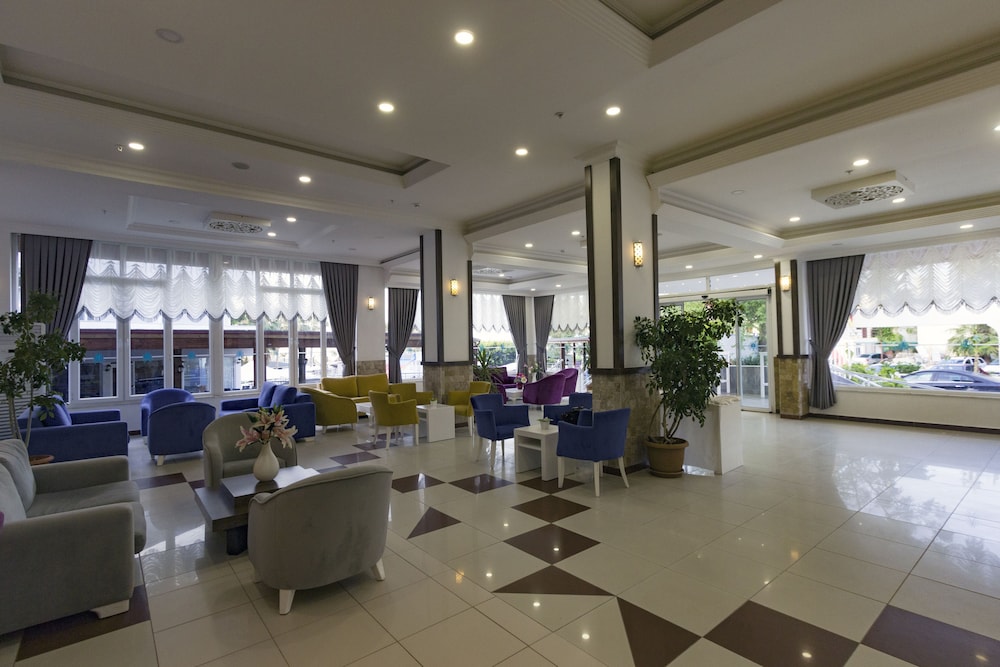 Grand Paradise Hotel 37/50