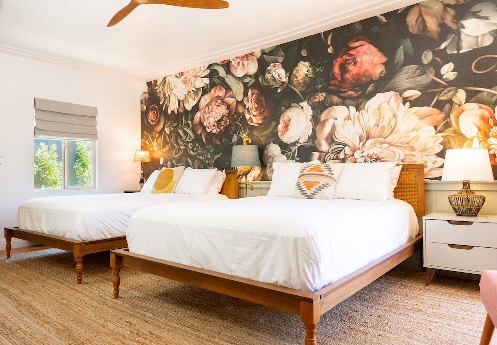 STUDIO, SUITE, 2 QUEEN BEDS, POOL VIEW