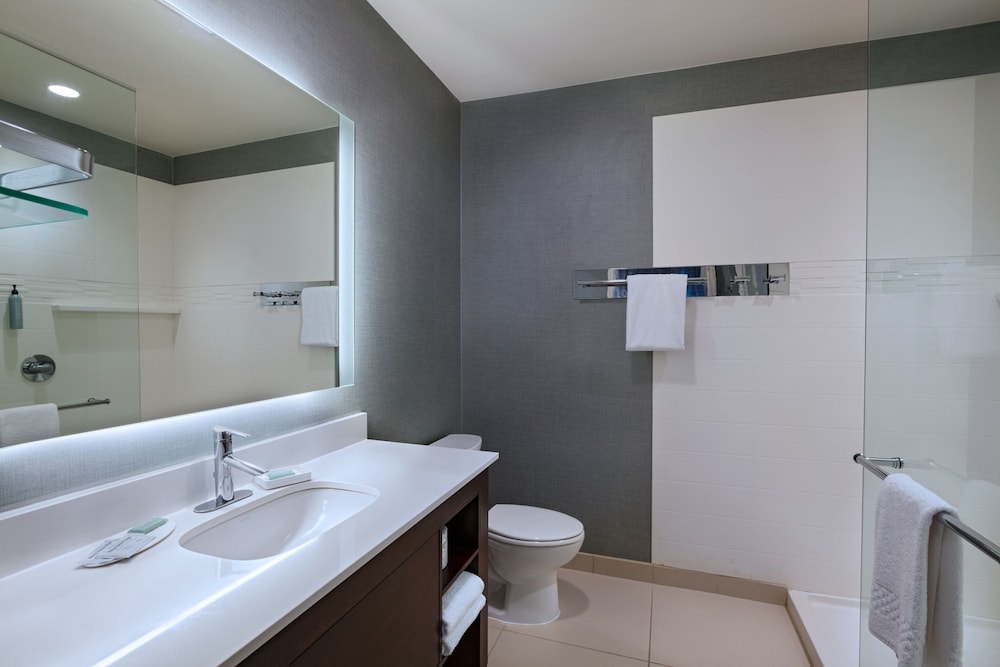 استوديو بسرير كينج مع أريكة، RESIDENCE INN BY MARRIOTT OMAHA AKSARBEN VILLAGE 9/10