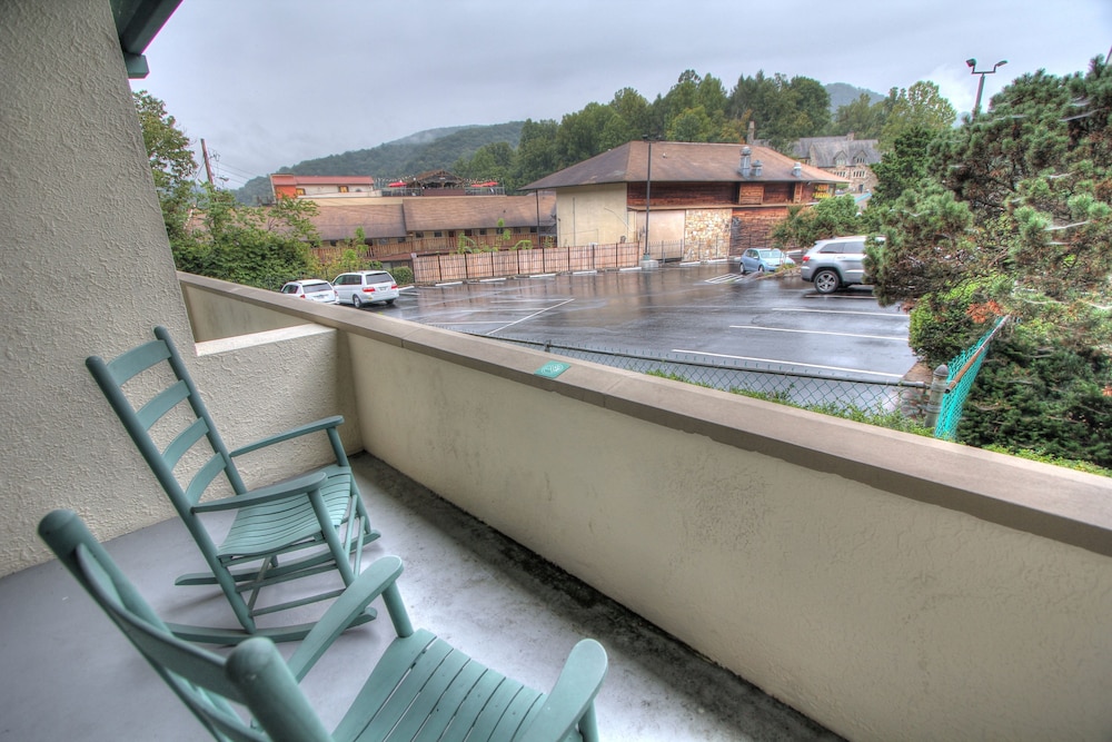 The Historic Gatlinburg Inn 7/66