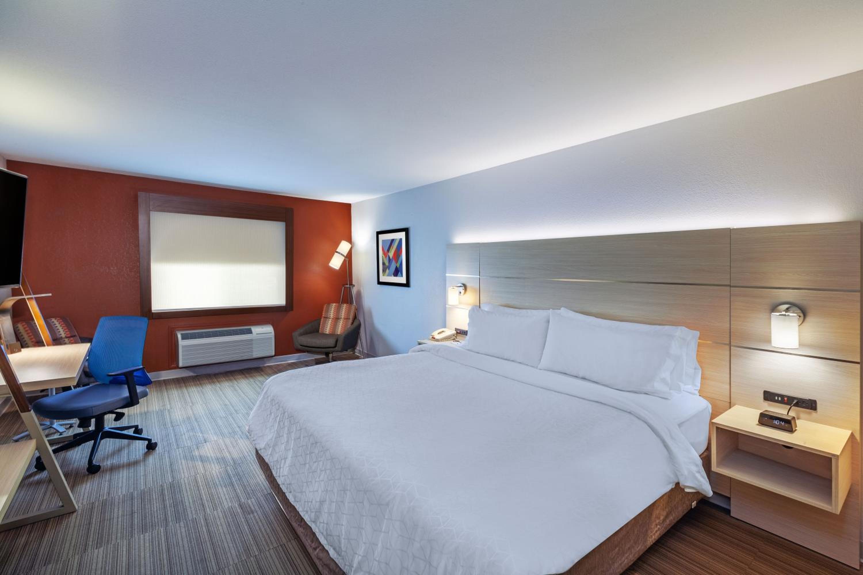 1 Bedroom, Suite, King Bed, Sofa