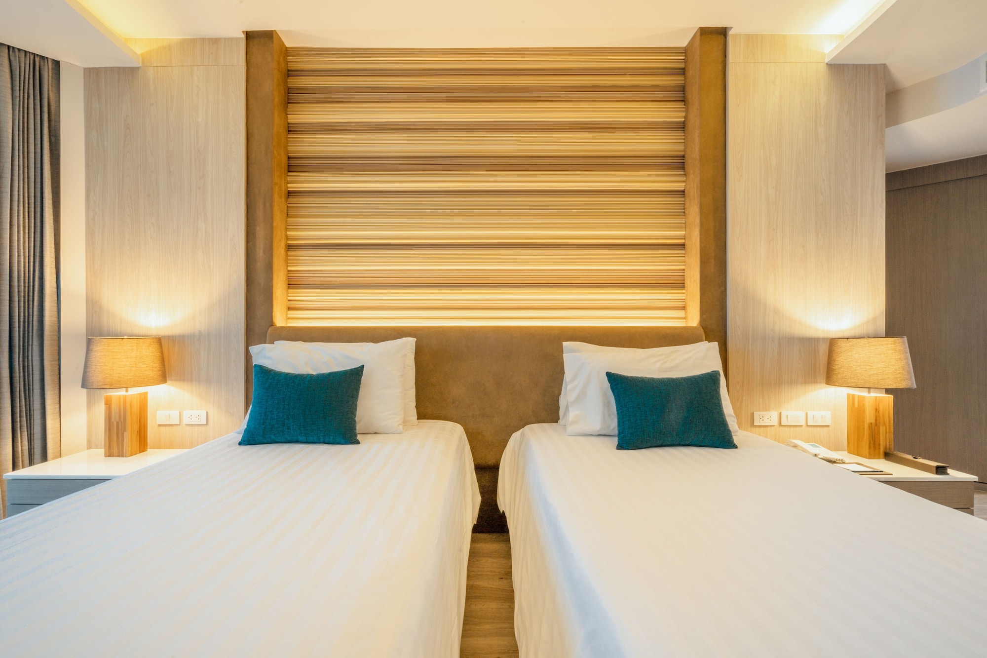 Deluxe Corner room with Sea View (Twin bed)