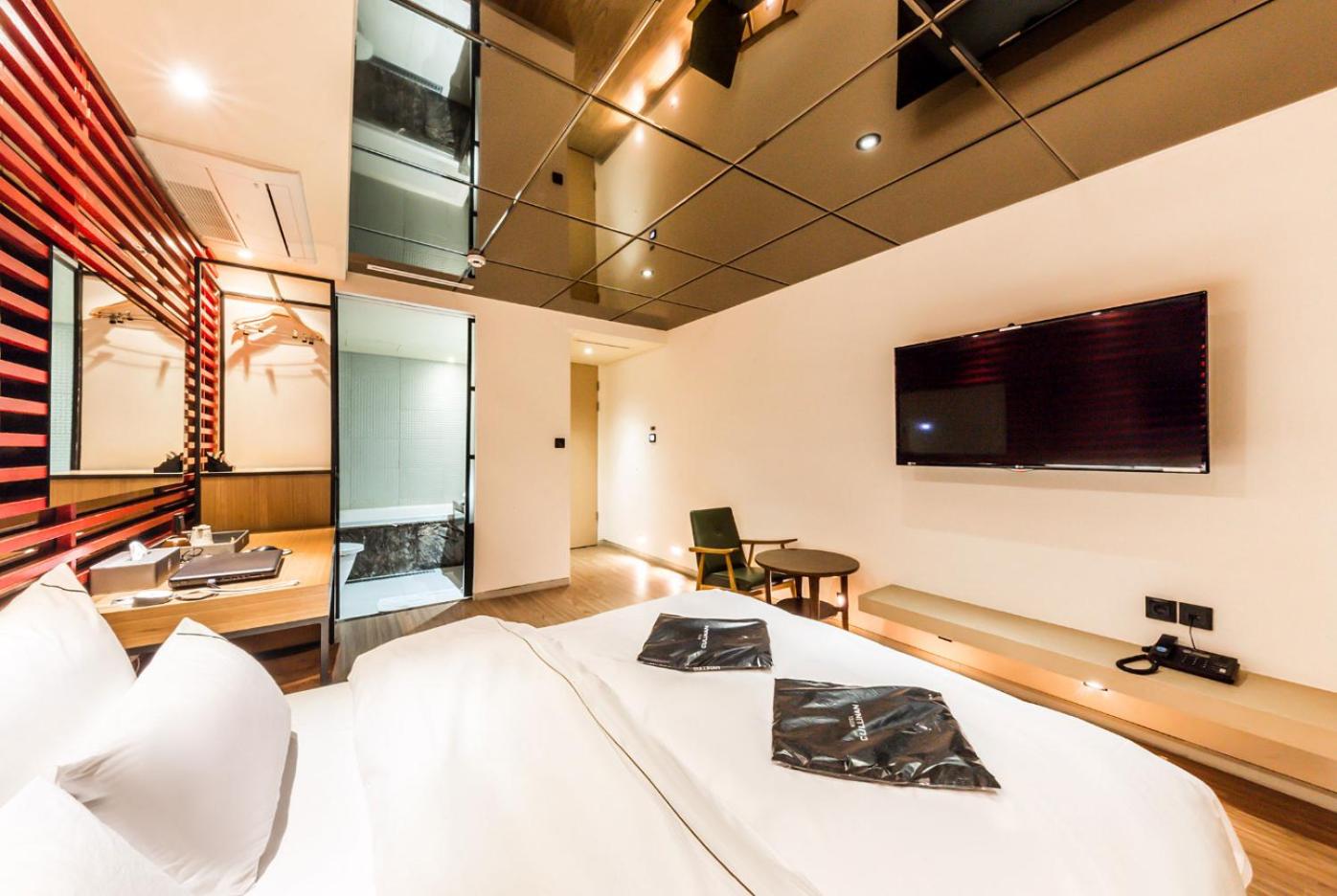 Deluxe, Double Bed