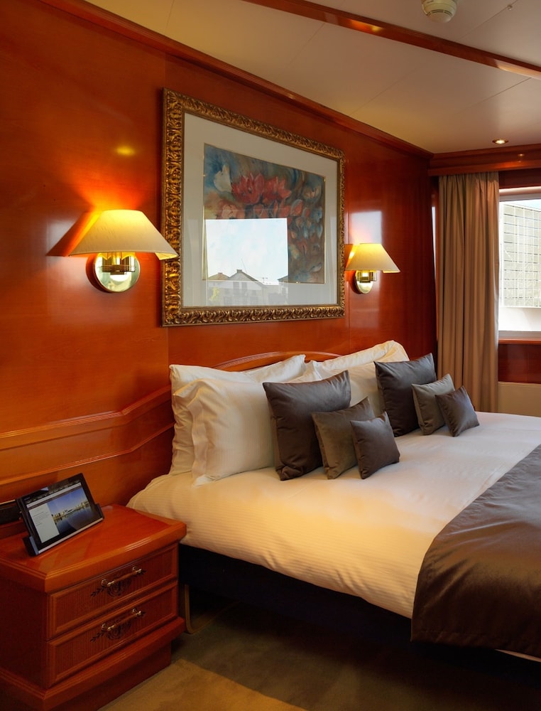 Executive, Suite, King Bed, Disney View