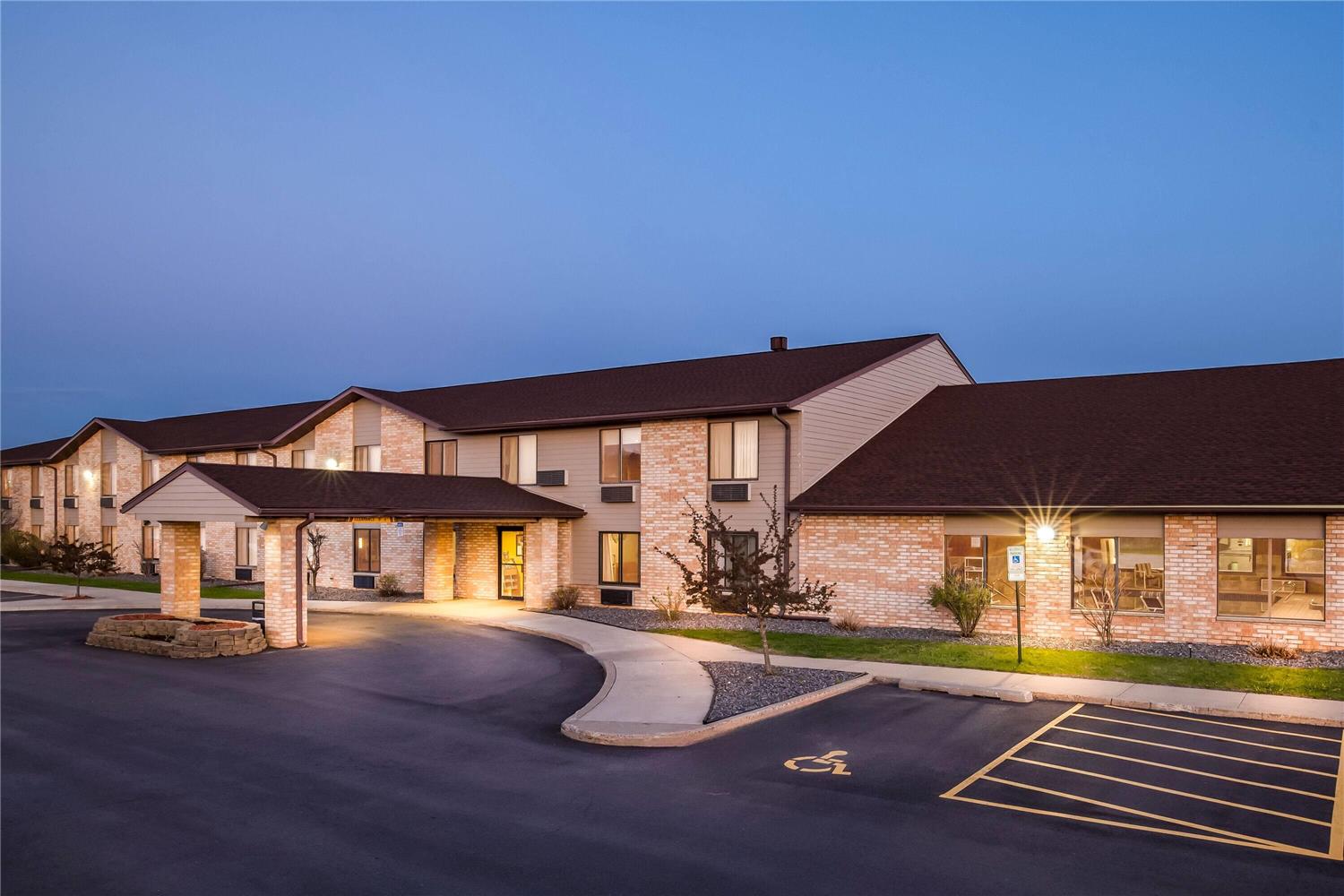 Days Inn By Wyndham Black River Falls 12/13