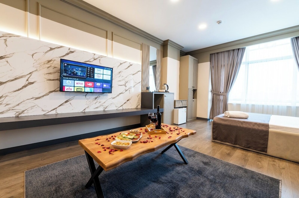 Royal Luxury Hotels & Suites 30/44