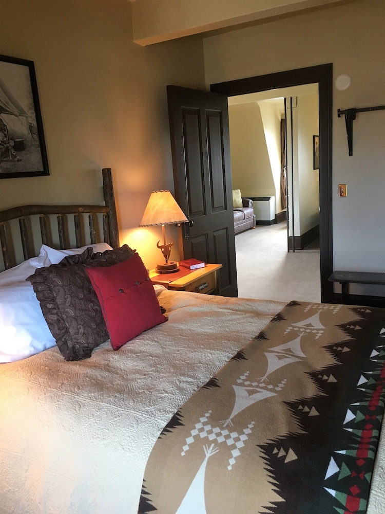 Sheridan Inn, BW Signature Collection 10/43