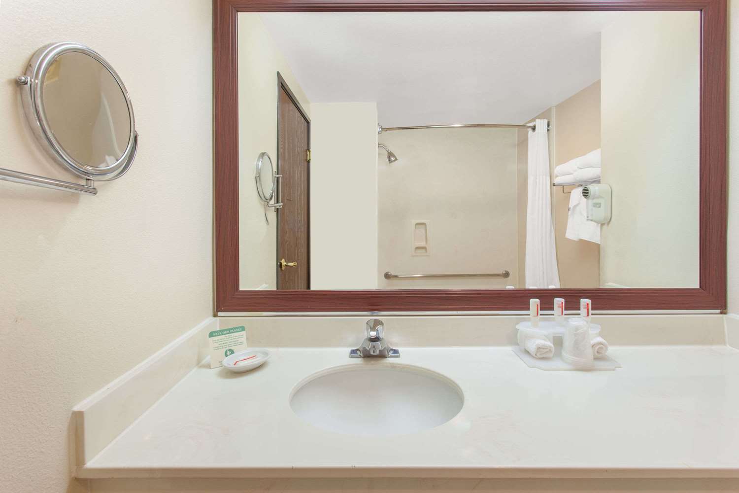 Ramada By Wyndham Fresno Northwest 26/28