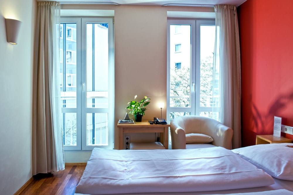 Town Hotel Wiesbaden 12/38