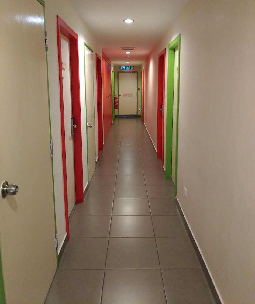 Hotel Strawberry Fields 7/48