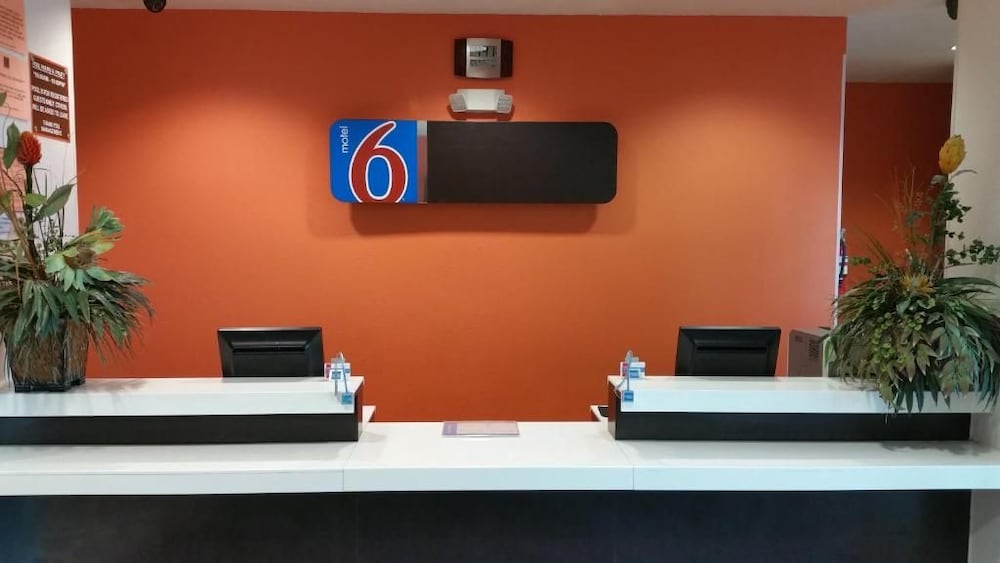 Motel6 Eagle Pass, TX - Lakeside 10/59