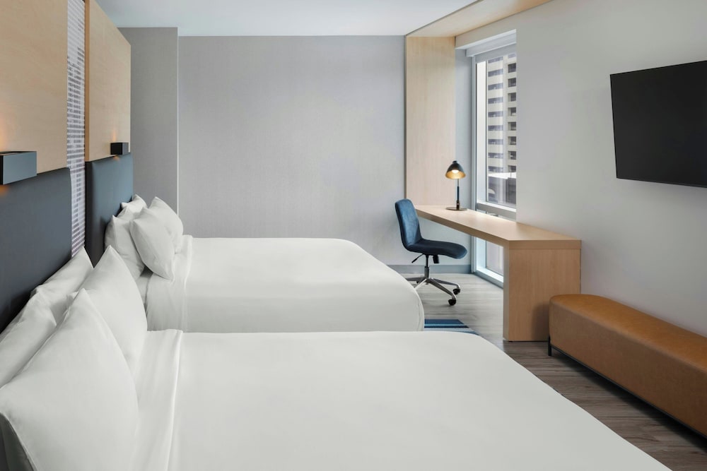 Room, 2 Queen Beds, Partial River View