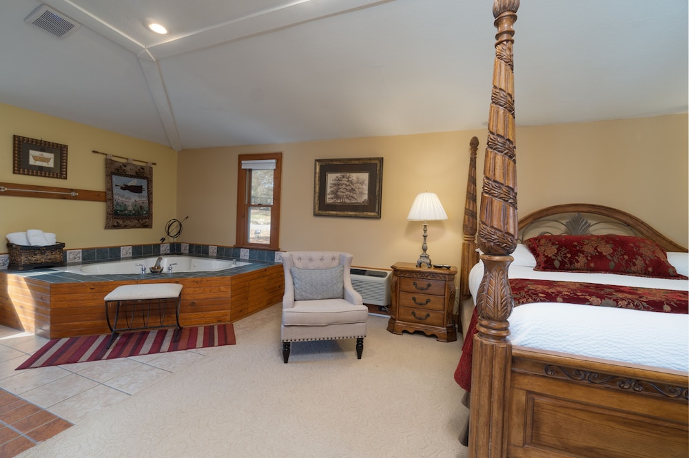 Primrose, Suite, King Bed