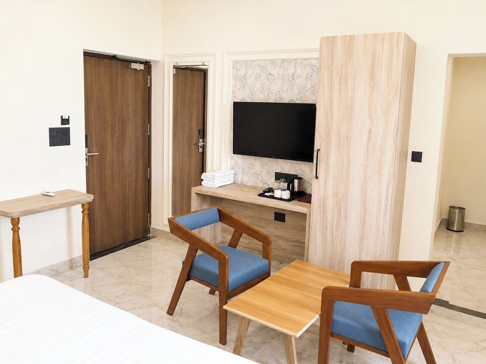 THE COUNTRY SIDE RESORT 35/48