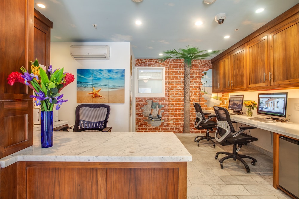 Venice Breeze Suites 47/54