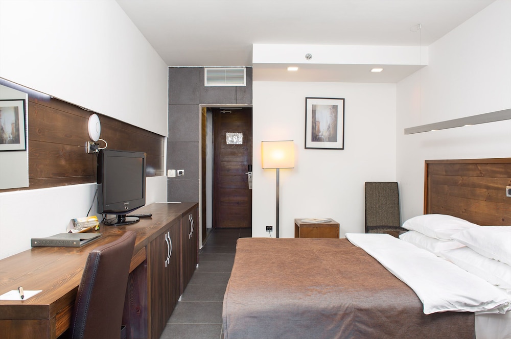 Avala Resort and Villas 7/50