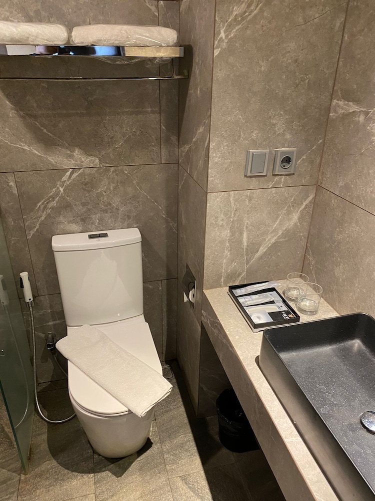 Fieris Hotel 50/50