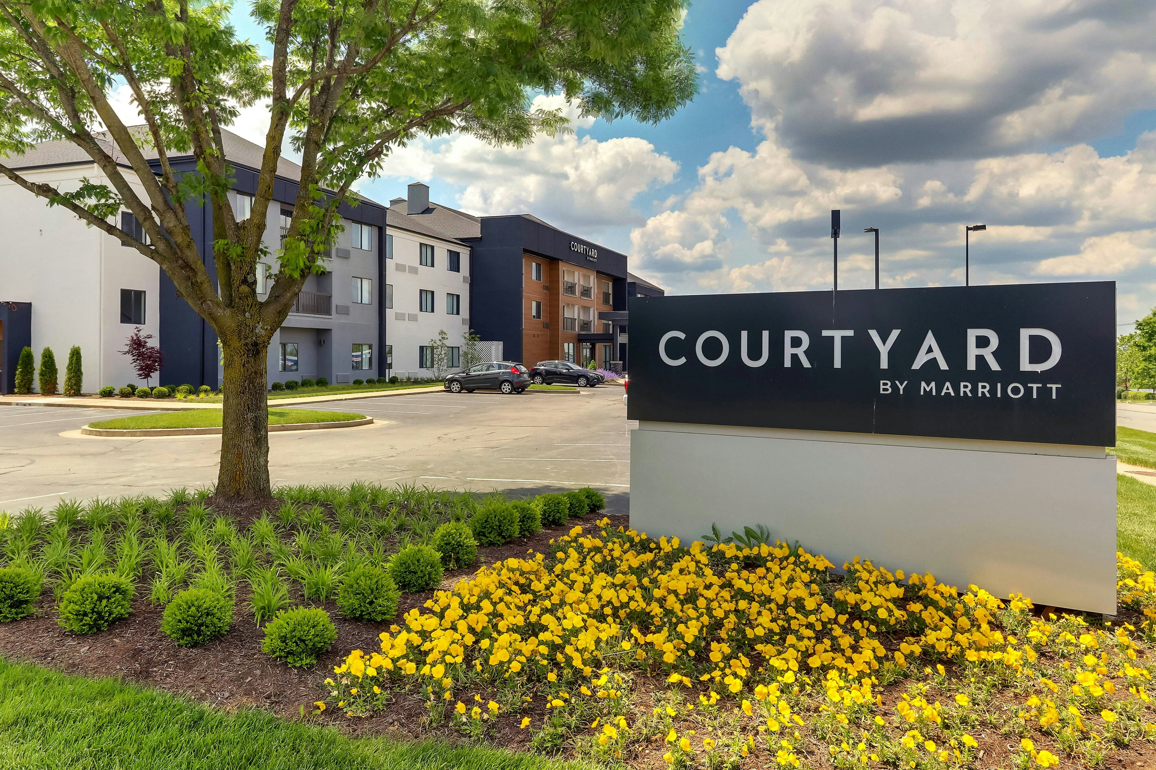 Courtyard Lexington South/Hamburg Place 2/16