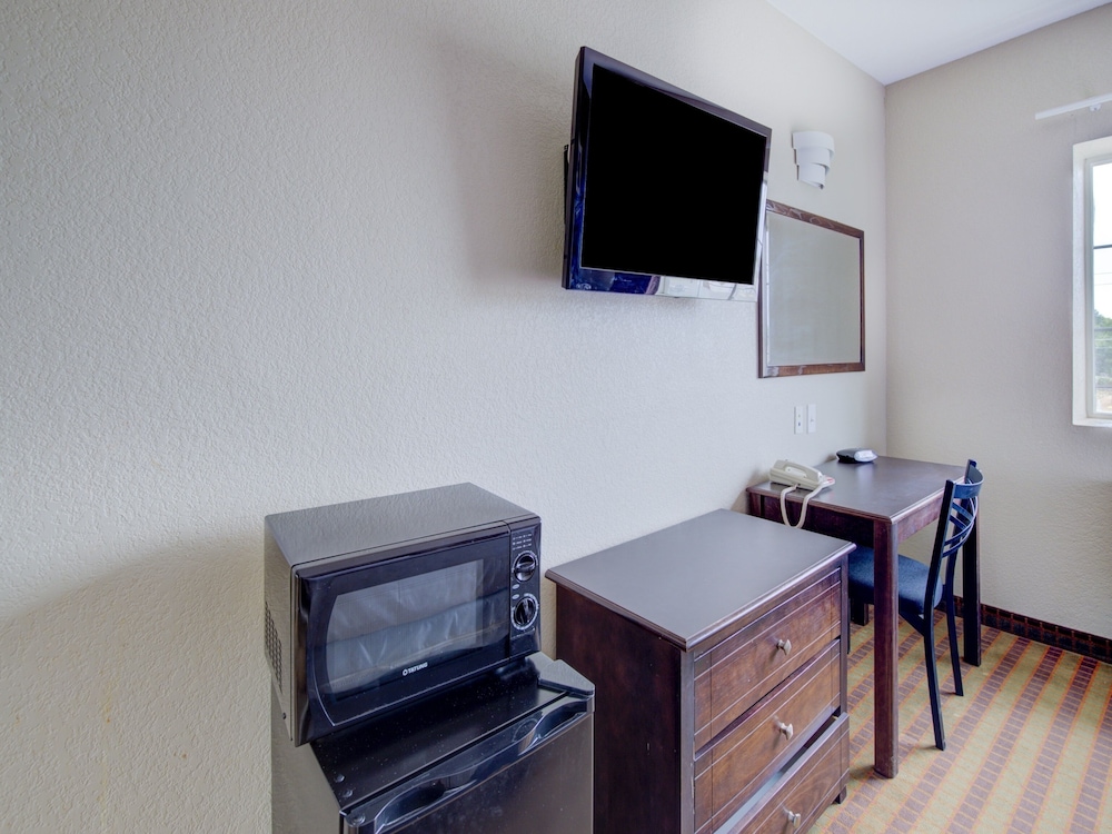 Hotel O Dilley Main St TX 34/42