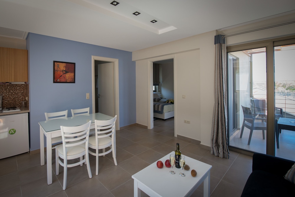Mantinia Bay Hotel 39/45