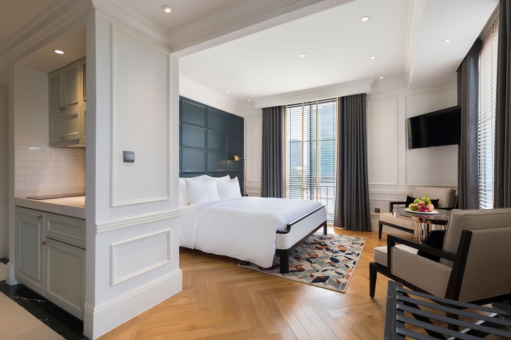 Bach Suites Saigon 32/80