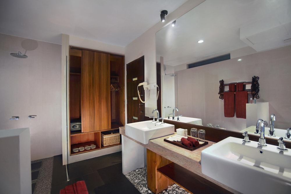 Aston Sunset Beach Resort Gili Trawangan Lombok 53/54