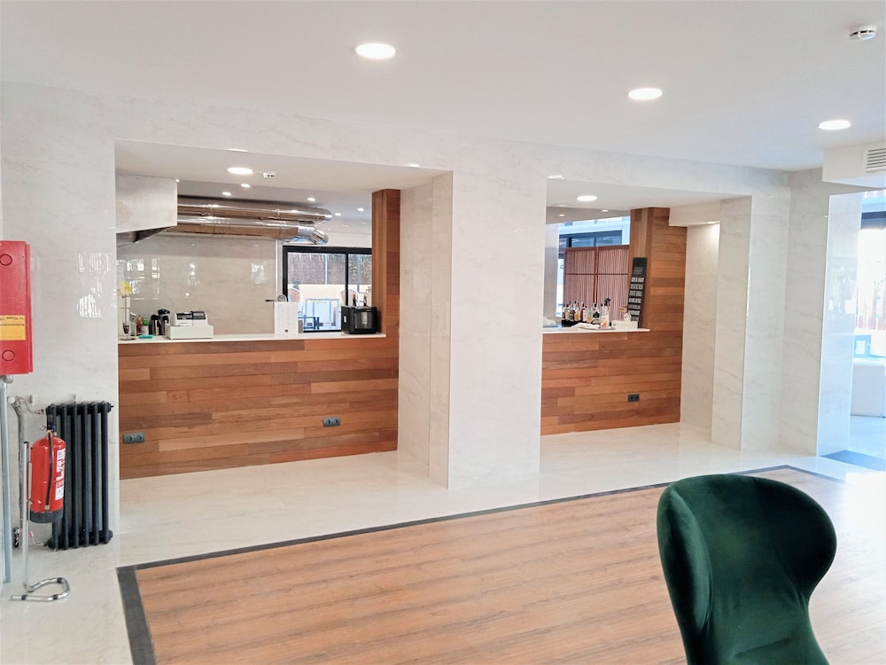 Hotel 153 4/71