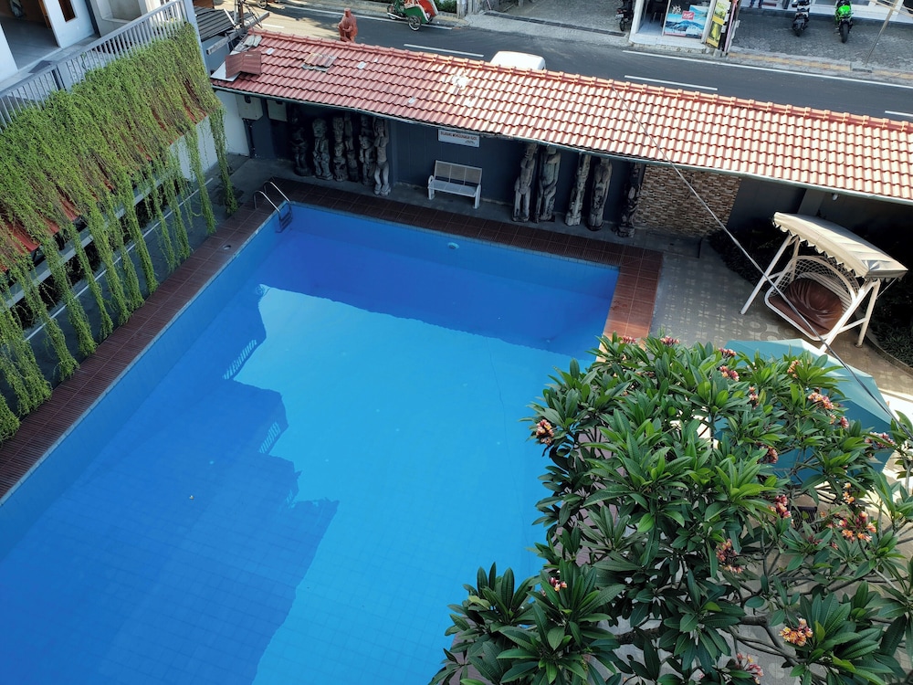 Airlangga Hotel 7/62