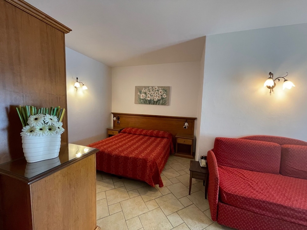 Village Hotel Lucia 30/50