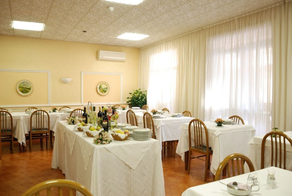 Hotel Iris Crillon 34/50